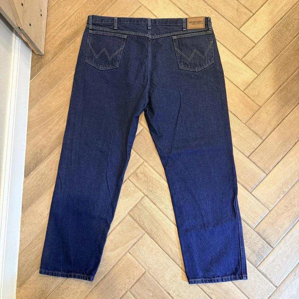 Wrangler Rugged Wear Jeans Mens 44x30 Blue Denim Straight Leg Dark Wash Classic